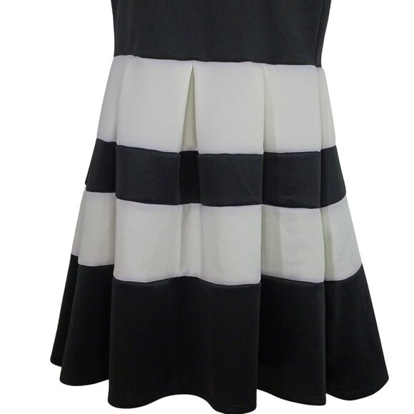 Charlotte Russe Black White Stripe Pleated Dress Women Size XL with Keyhole Back - Picture 2 of 9